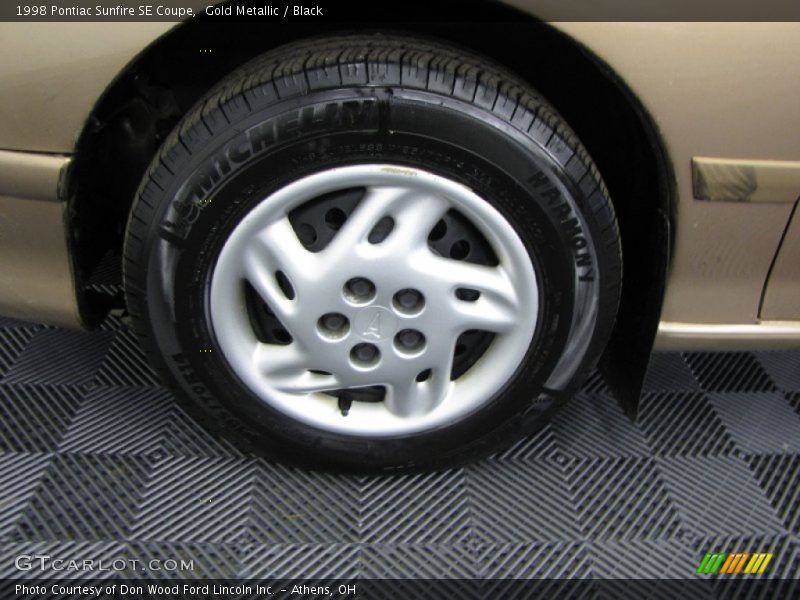 Gold Metallic / Black 1998 Pontiac Sunfire SE Coupe