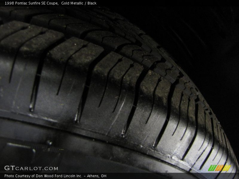 Gold Metallic / Black 1998 Pontiac Sunfire SE Coupe