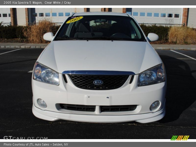 Clear White / Gray 2005 Kia Spectra 5 Wagon