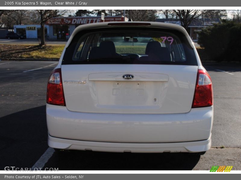 Clear White / Gray 2005 Kia Spectra 5 Wagon