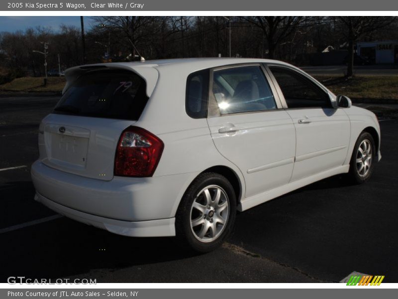 Clear White / Gray 2005 Kia Spectra 5 Wagon
