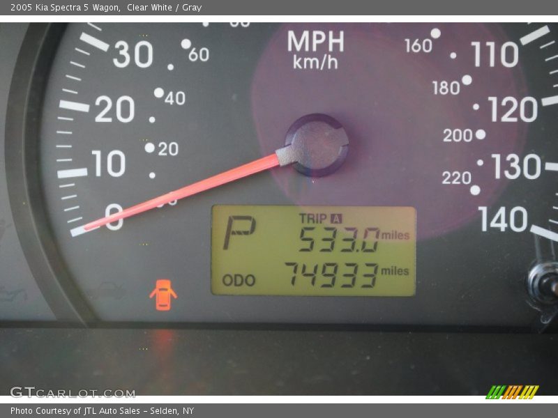 Clear White / Gray 2005 Kia Spectra 5 Wagon