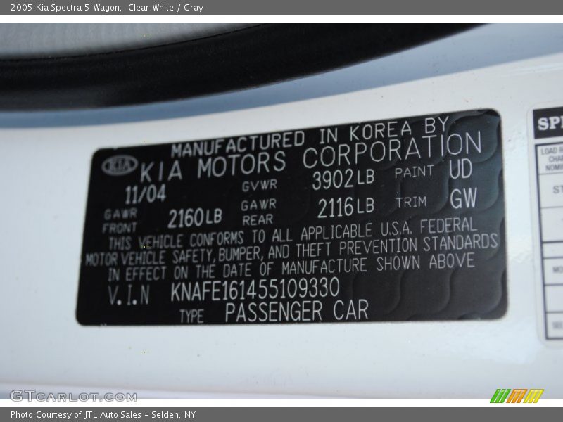 Clear White / Gray 2005 Kia Spectra 5 Wagon