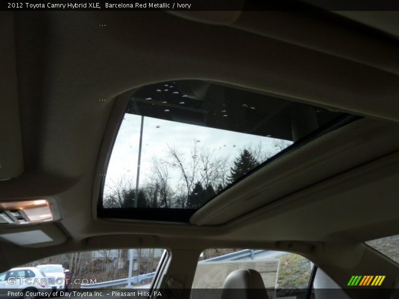 Barcelona Red Metallic / Ivory 2012 Toyota Camry Hybrid XLE
