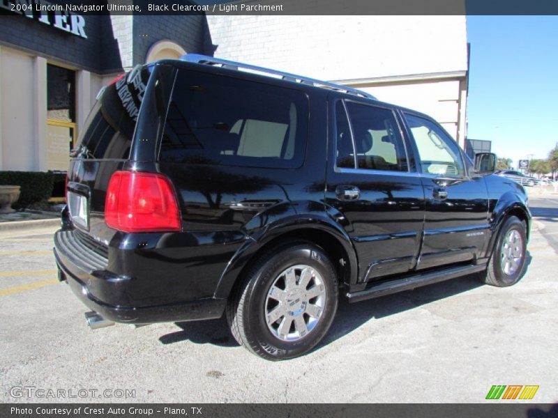 Black Clearcoat / Light Parchment 2004 Lincoln Navigator Ultimate