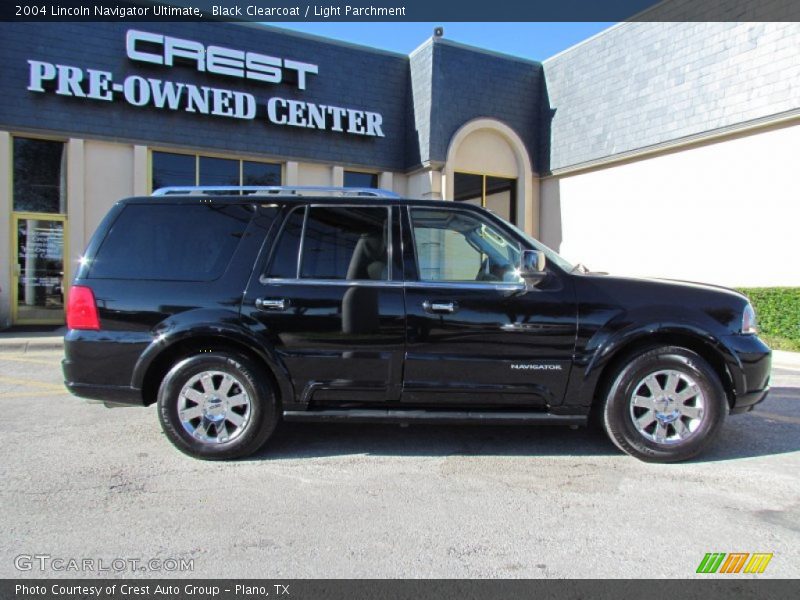 Black Clearcoat / Light Parchment 2004 Lincoln Navigator Ultimate