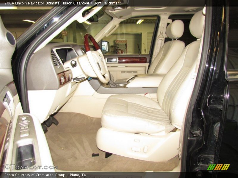 Black Clearcoat / Light Parchment 2004 Lincoln Navigator Ultimate