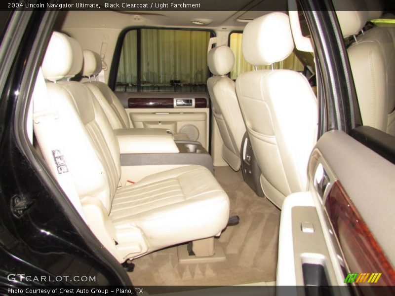 Black Clearcoat / Light Parchment 2004 Lincoln Navigator Ultimate