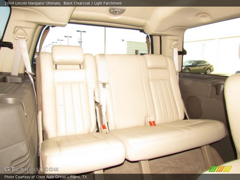 Black Clearcoat / Light Parchment 2004 Lincoln Navigator Ultimate