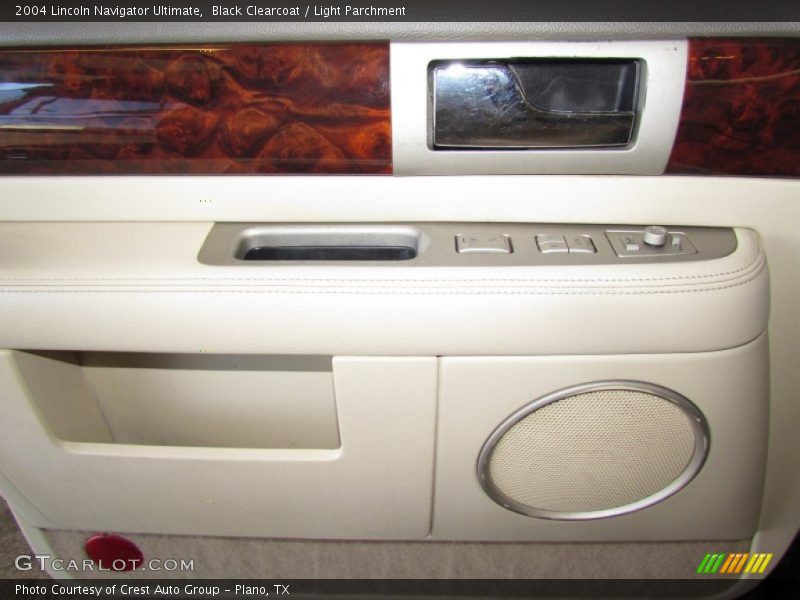 Black Clearcoat / Light Parchment 2004 Lincoln Navigator Ultimate