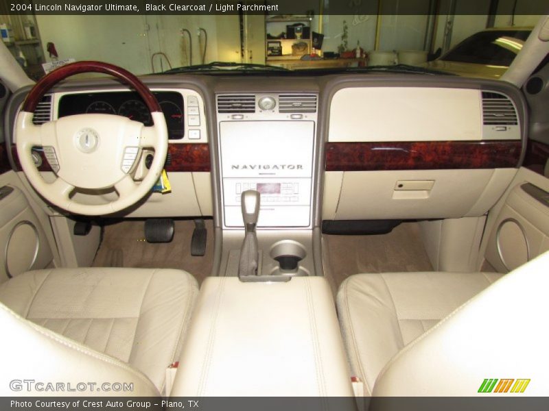 Black Clearcoat / Light Parchment 2004 Lincoln Navigator Ultimate