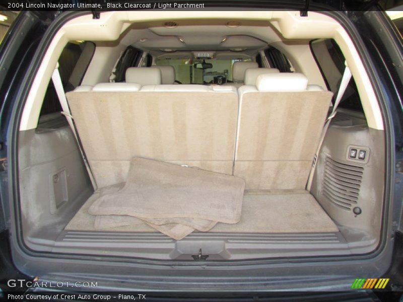 Black Clearcoat / Light Parchment 2004 Lincoln Navigator Ultimate
