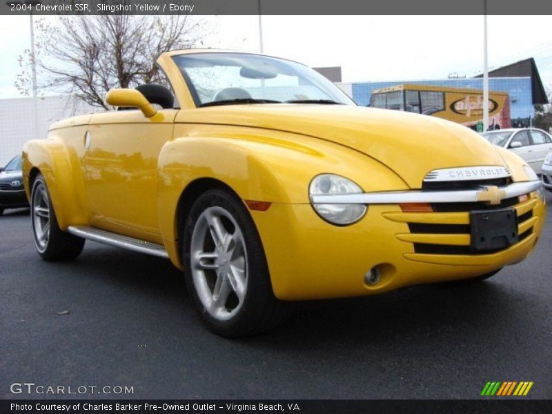 Front 3/4 View of 2004 SSR 