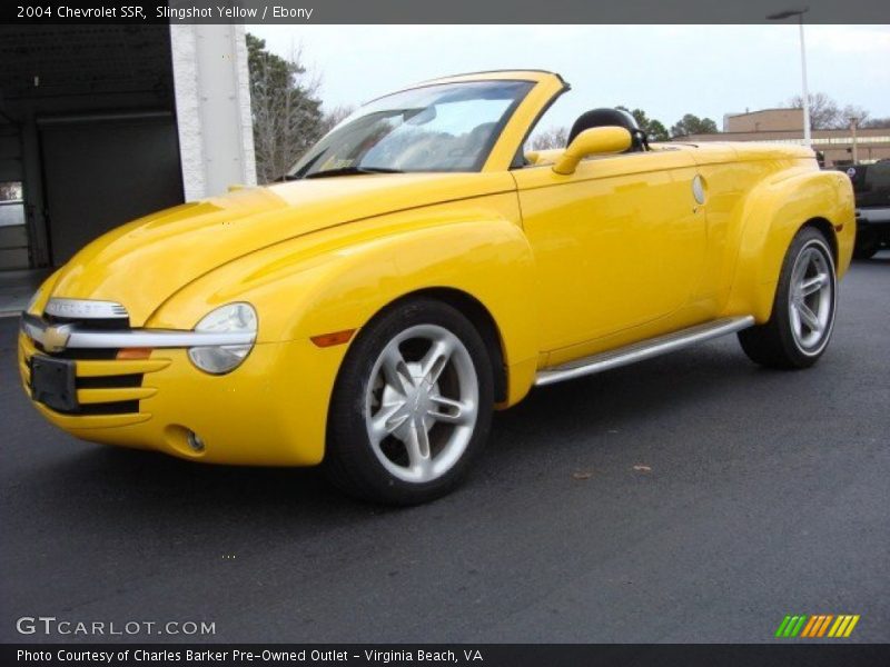 Front 3/4 View of 2004 SSR 