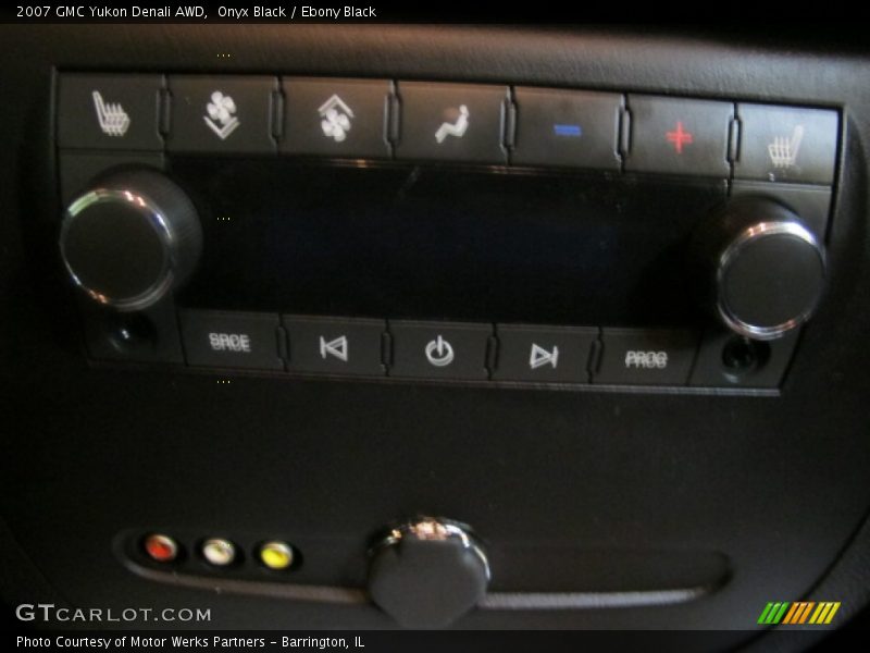 Onyx Black / Ebony Black 2007 GMC Yukon Denali AWD