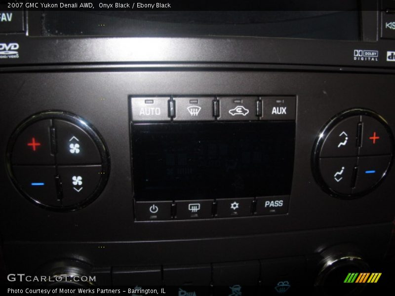 Onyx Black / Ebony Black 2007 GMC Yukon Denali AWD