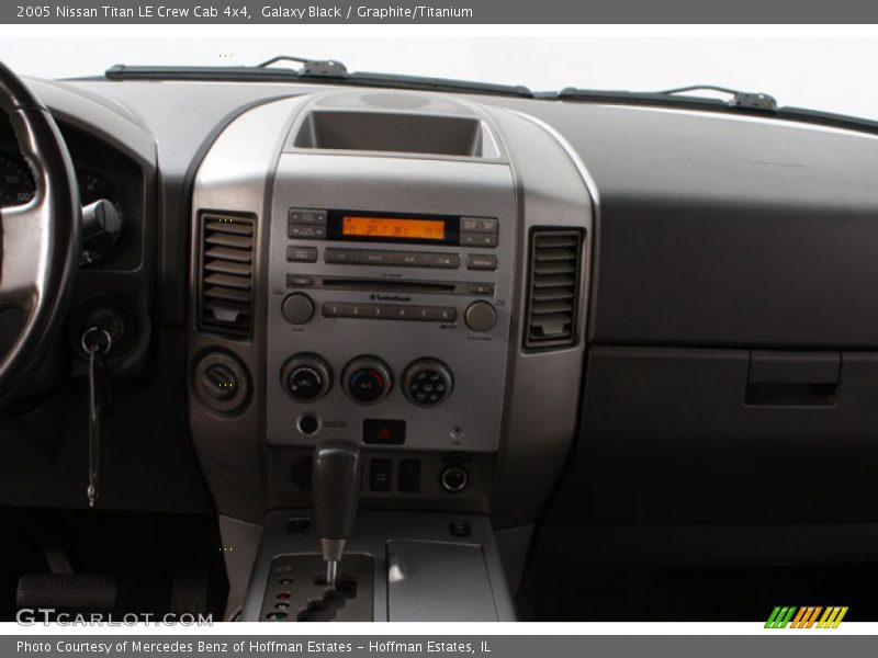 Galaxy Black / Graphite/Titanium 2005 Nissan Titan LE Crew Cab 4x4