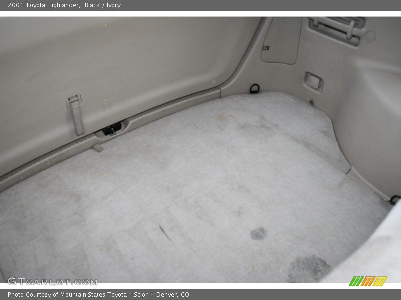 Black / Ivory 2001 Toyota Highlander