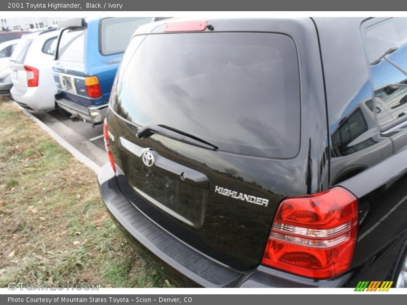 Black / Ivory 2001 Toyota Highlander
