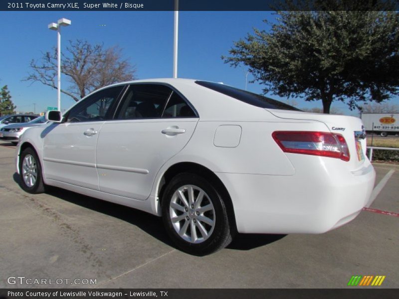 Super White / Bisque 2011 Toyota Camry XLE