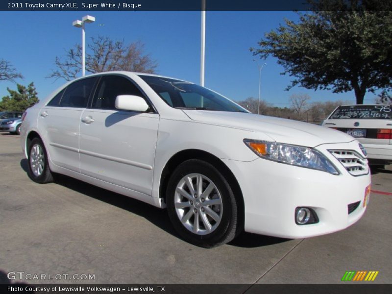 Super White / Bisque 2011 Toyota Camry XLE