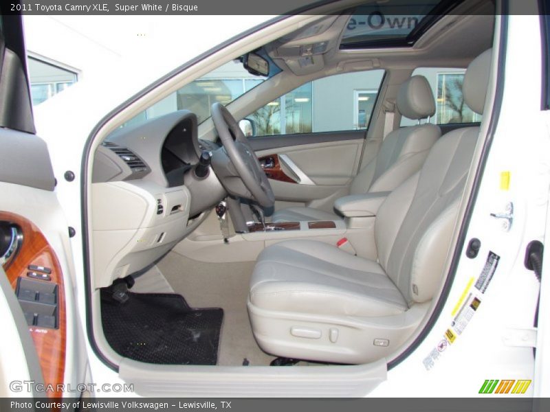 Super White / Bisque 2011 Toyota Camry XLE
