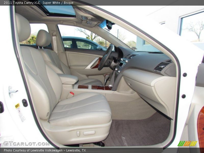 Super White / Bisque 2011 Toyota Camry XLE