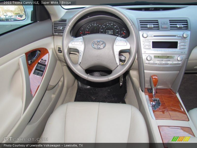 Super White / Bisque 2011 Toyota Camry XLE