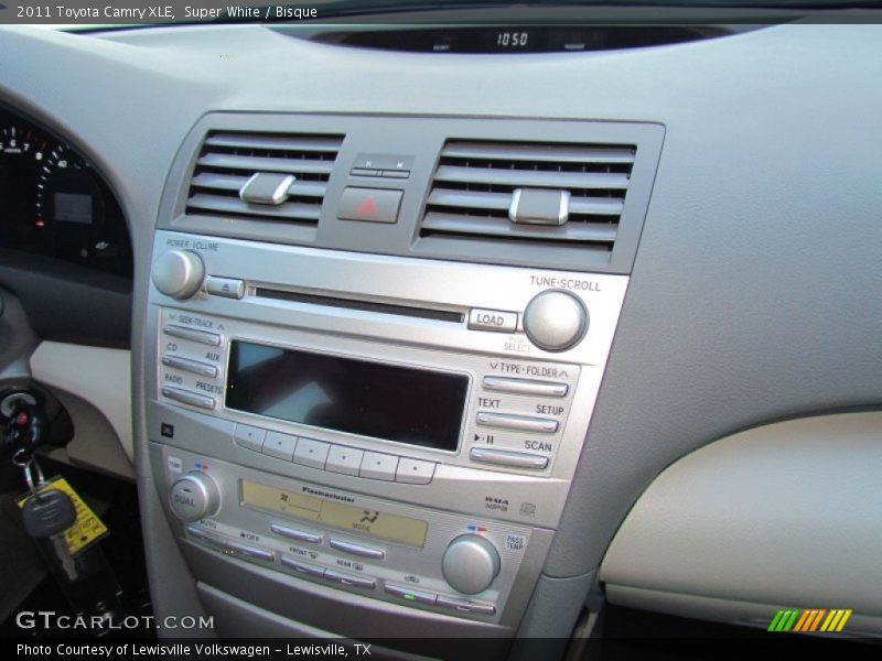 Super White / Bisque 2011 Toyota Camry XLE