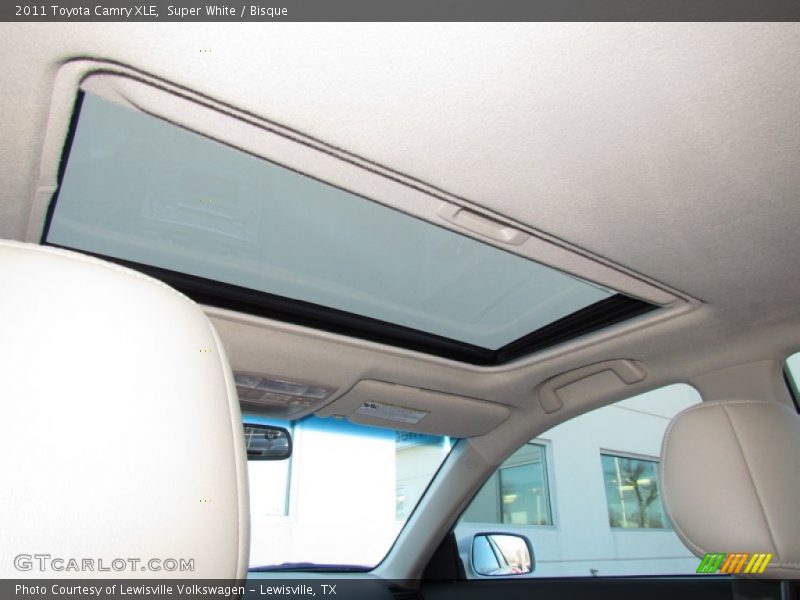 Super White / Bisque 2011 Toyota Camry XLE