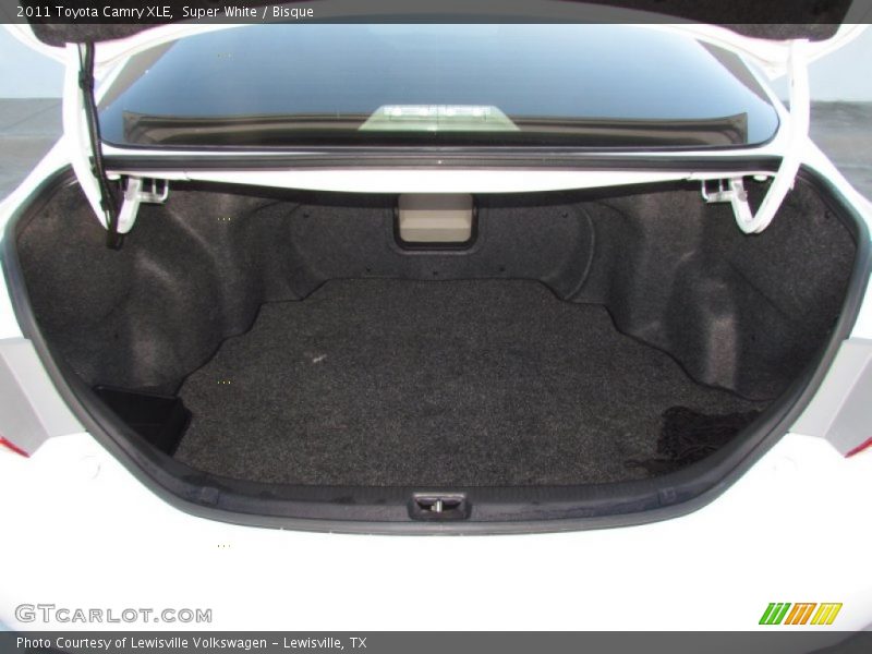 Super White / Bisque 2011 Toyota Camry XLE