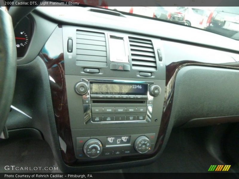 Light Platinum / Ebony 2008 Cadillac DTS
