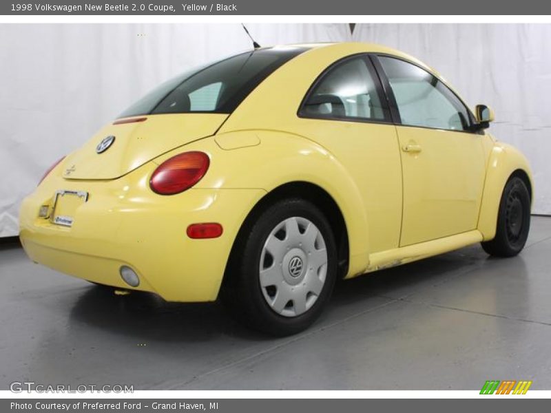 Yellow / Black 1998 Volkswagen New Beetle 2.0 Coupe