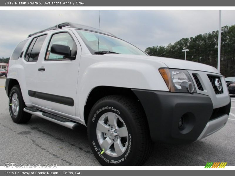 Avalanche White / Gray 2012 Nissan Xterra S