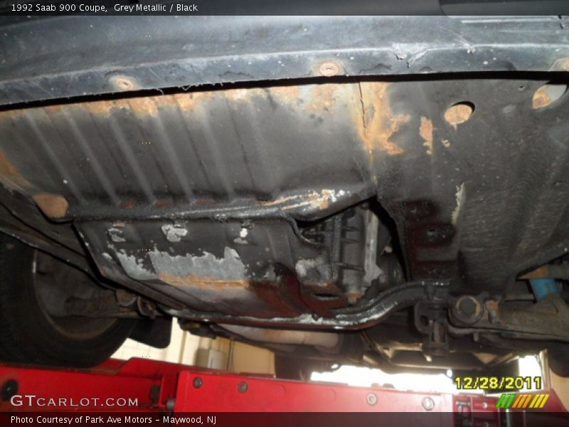 Grey Metallic / Black 1992 Saab 900 Coupe