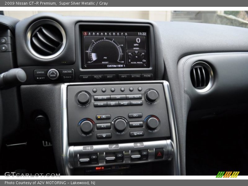 Controls of 2009 GT-R Premium