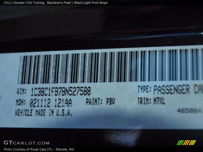 Blackberry Pearl / Black/Light Frost Beige 2011 Chrysler 200 Touring