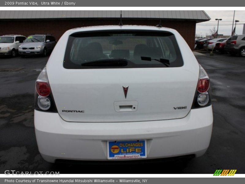 Ultra White / Ebony 2009 Pontiac Vibe