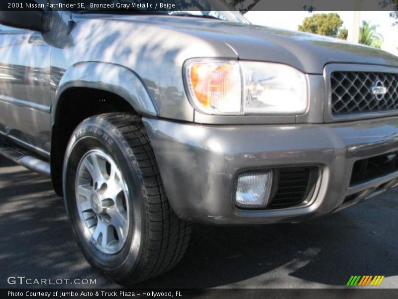 Bronzed Gray Metallic / Beige 2001 Nissan Pathfinder SE