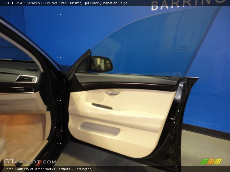 Jet Black / Venetian Beige 2011 BMW 5 Series 535i xDrive Gran Turismo