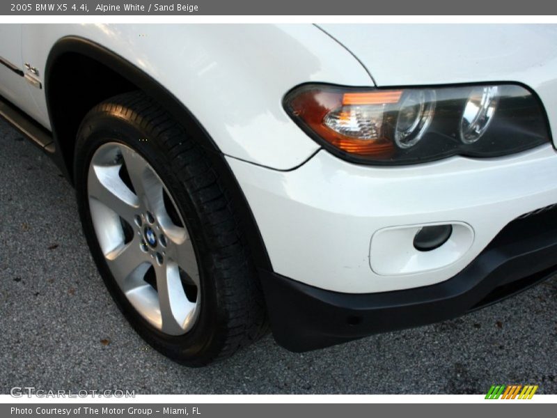 Alpine White / Sand Beige 2005 BMW X5 4.4i