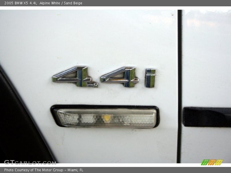 Alpine White / Sand Beige 2005 BMW X5 4.4i