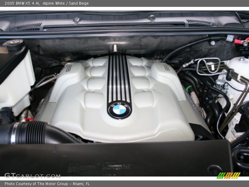 Alpine White / Sand Beige 2005 BMW X5 4.4i