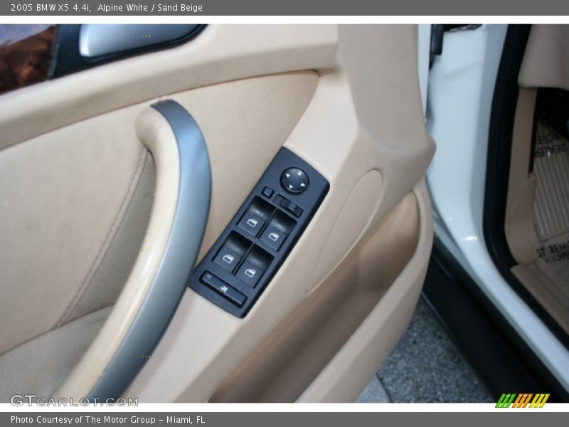 Alpine White / Sand Beige 2005 BMW X5 4.4i