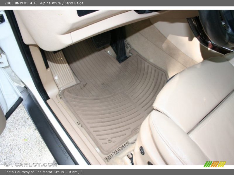 Alpine White / Sand Beige 2005 BMW X5 4.4i
