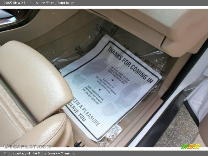 Alpine White / Sand Beige 2005 BMW X5 4.4i