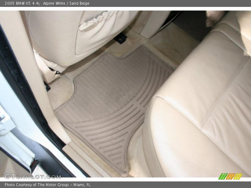 Alpine White / Sand Beige 2005 BMW X5 4.4i