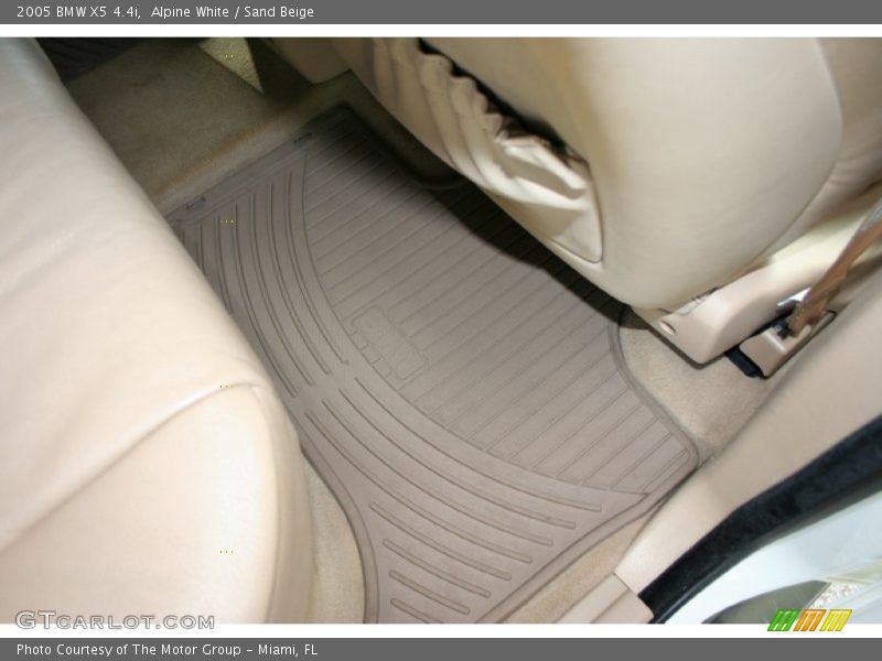 Alpine White / Sand Beige 2005 BMW X5 4.4i