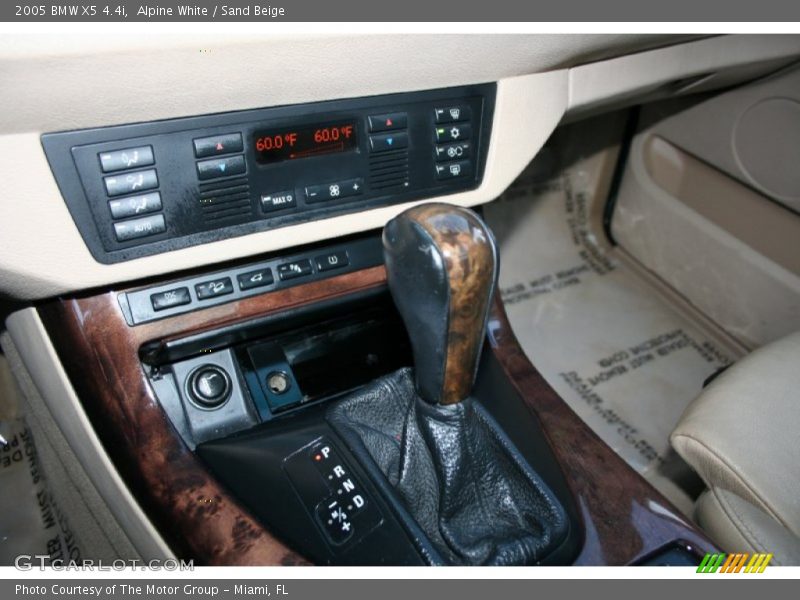 Alpine White / Sand Beige 2005 BMW X5 4.4i
