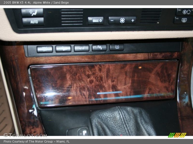 Alpine White / Sand Beige 2005 BMW X5 4.4i